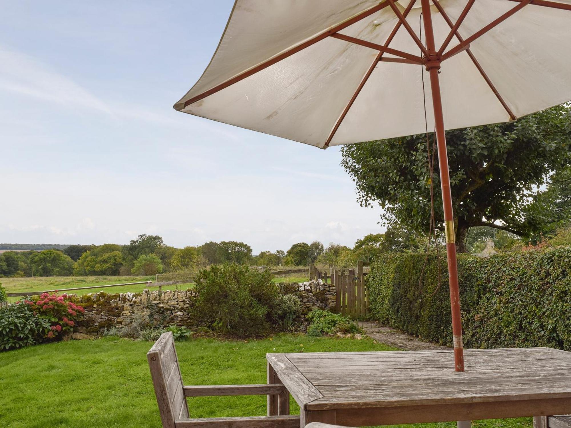 South View Cottage Chadlington ภายนอก รูปภาพ